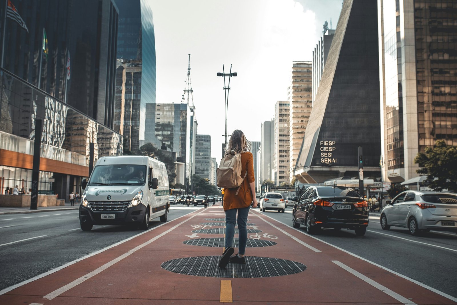 Descubra a encantadora Avenida Paulista e seu papel como coração de São Paulo e potência econômica no setor imobiliário 2 photography of woman walking in between road with vehicles
