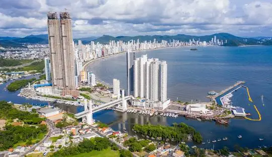 Invista em Balneário Camboriú: Oportunidades através da Imobiliária da Mulher 4