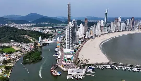 Investindo em Balneário Camboriú: Oportunidades e Vantagens para Moradores de São José dos Campos e Jacareí 2